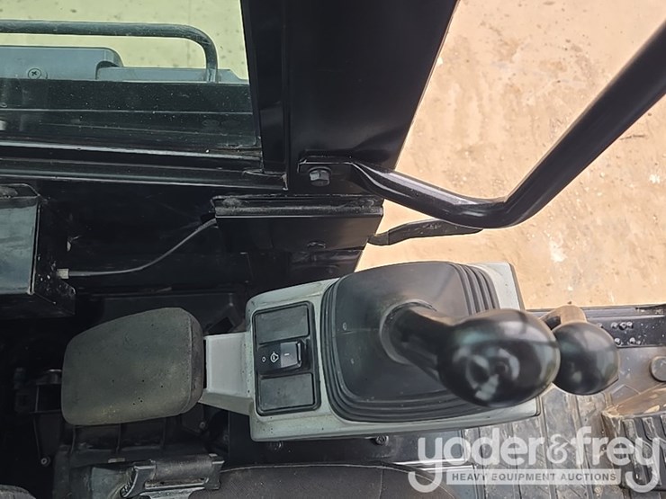 2018-caterpillar-305.5-image-105