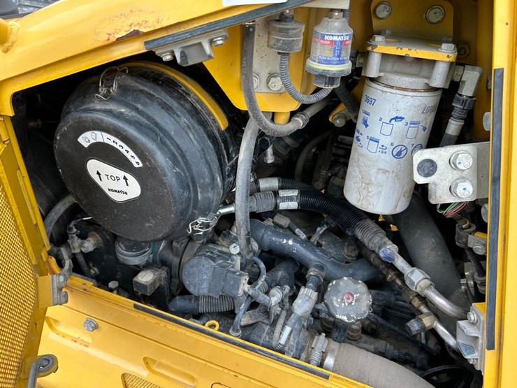 2017-komatsu-d51pxi-24-image-21