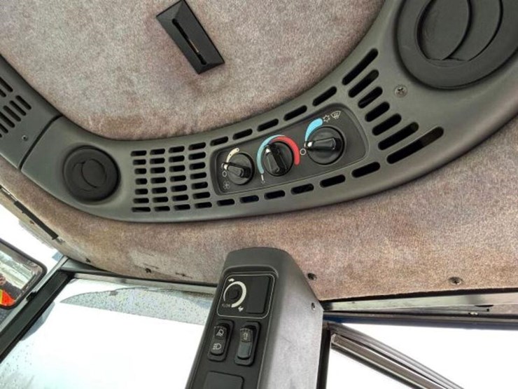 new-holland-tv6070-image-19