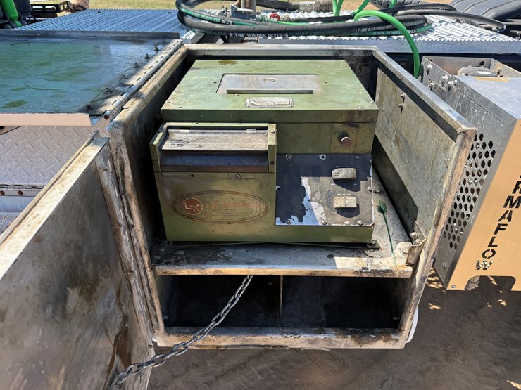 2020-peterbilt-367-image-17