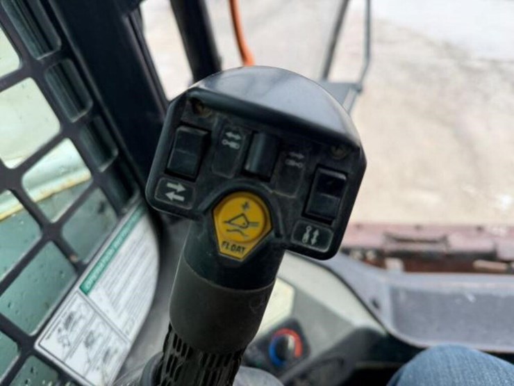 2016-bobcat-t750-image-9