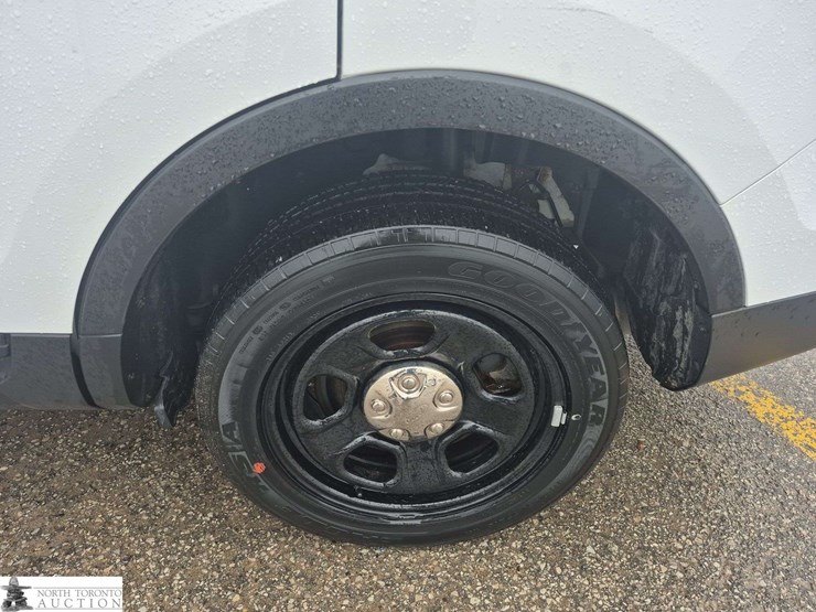 2014-ford-explorer-image-22