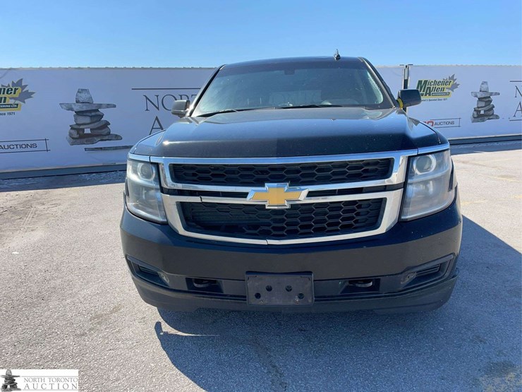 2019-chevrolet-suburban-image-2