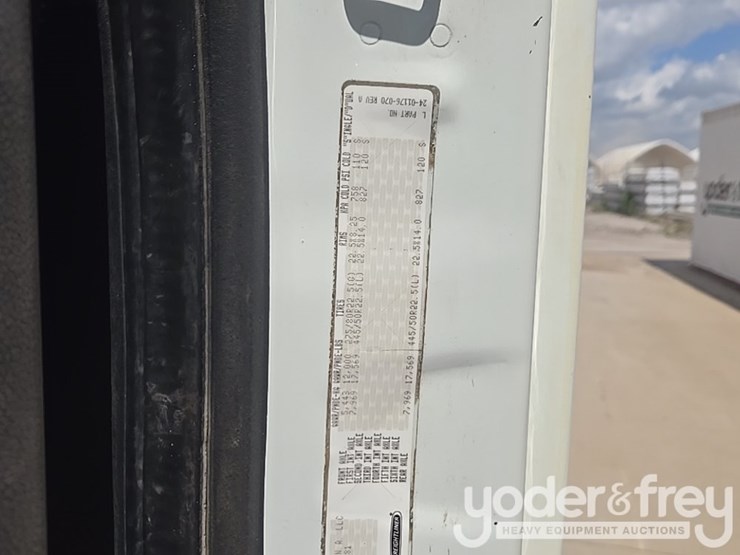 2011-freightliner-cascadia-125-image-101