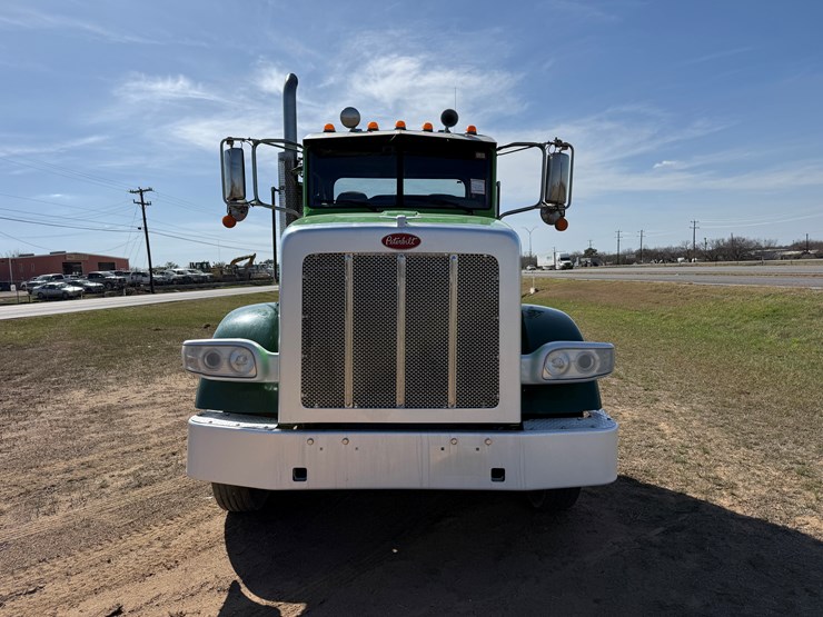 2020-peterbilt-367-image-2