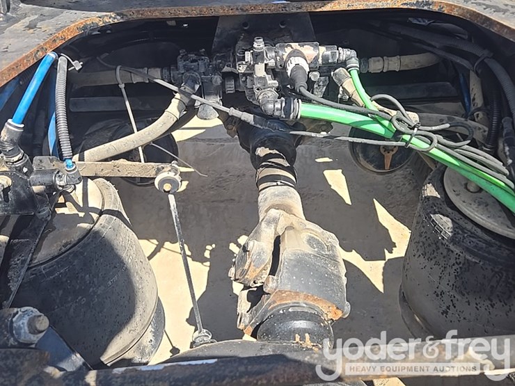 2011-freightliner-cascadia-125-image-22