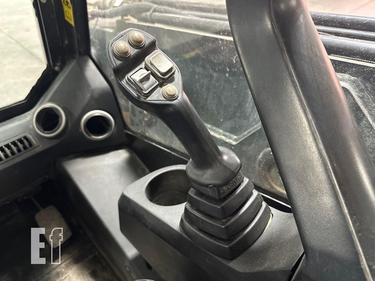 2021-jcb-3ts-8t-image-17