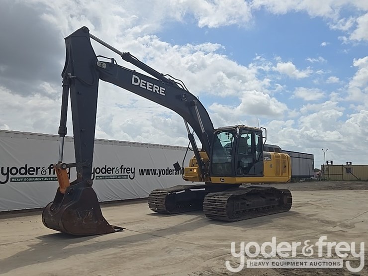 2017-deere-210g-lc-image-1