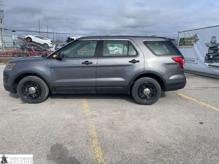 2019-ford-explorer-image-8
