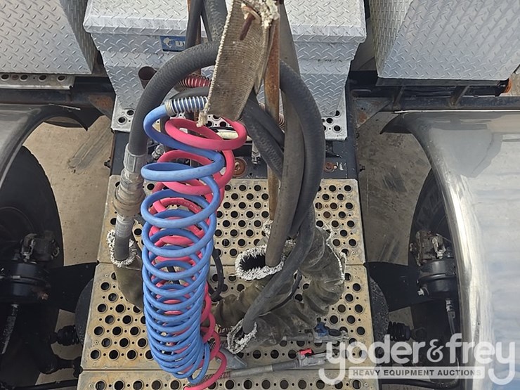 2014-kenworth-t800-image-43