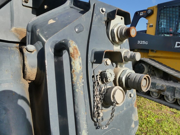 deere-317g-image-12