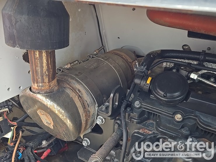 2021-bobcat-t740-image-46