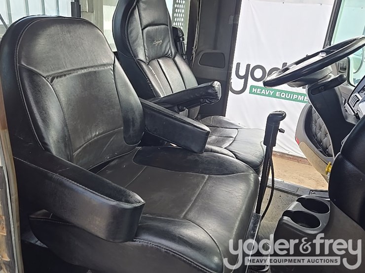 2014-kenworth-t800-image-128