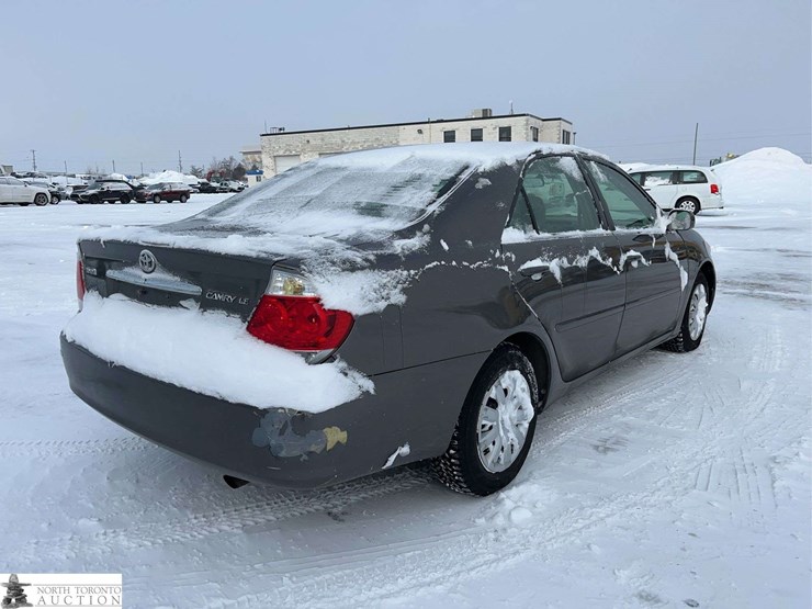 non-operable-2005-toyota-camry-4dr-sedan-image-4
