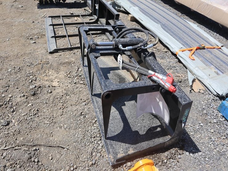 future-skid-steer-plate-grabber-image-3