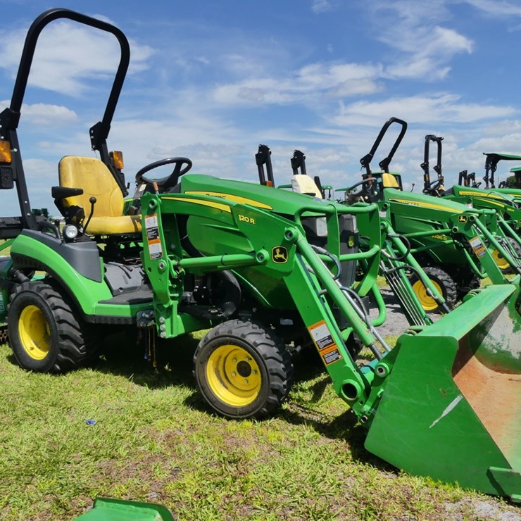 JOHN DEERE 1025R