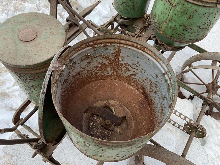 john-deere-three-point-planter-image-11