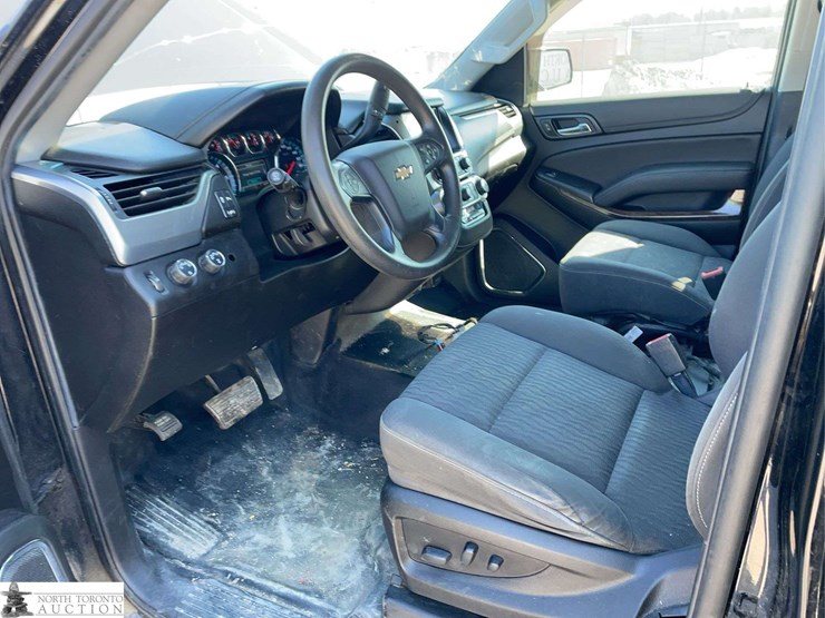 2019-chevrolet-suburban-image-11