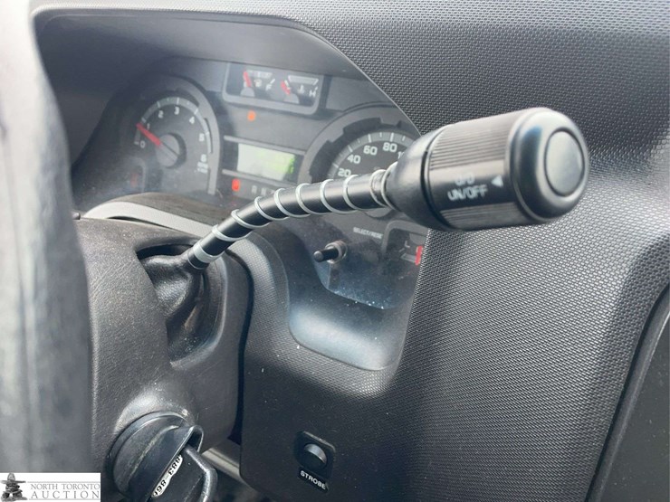 2009-ford-cargo-image-18