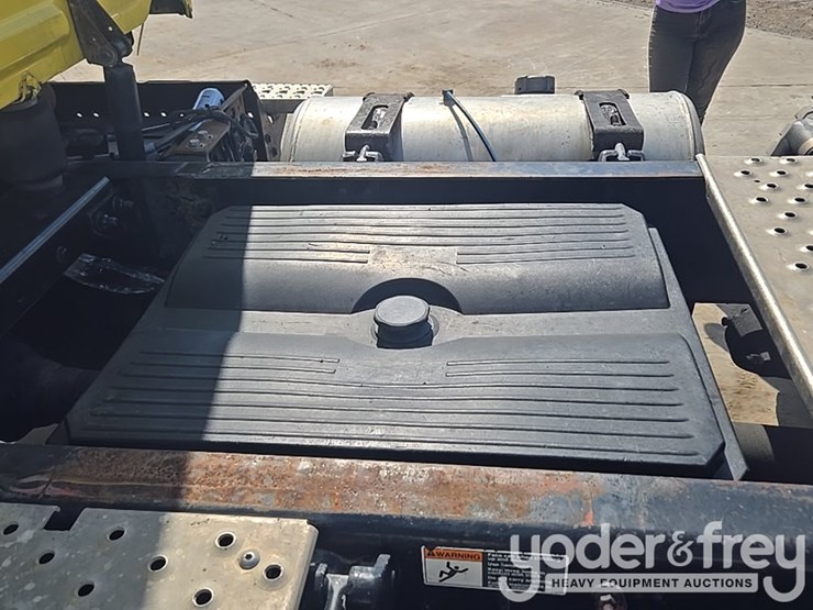 2014-freightliner-cascadia-113-image-51