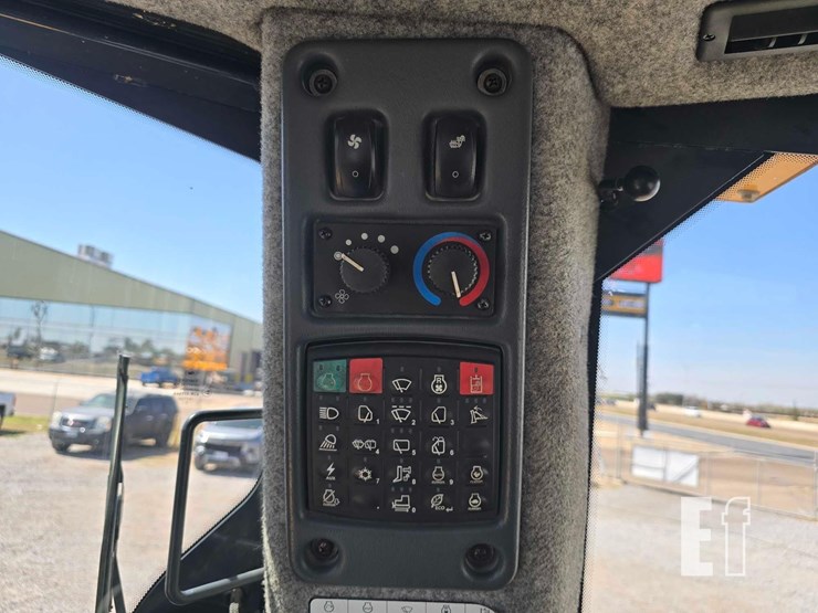 2018-deere-1050k-image-18