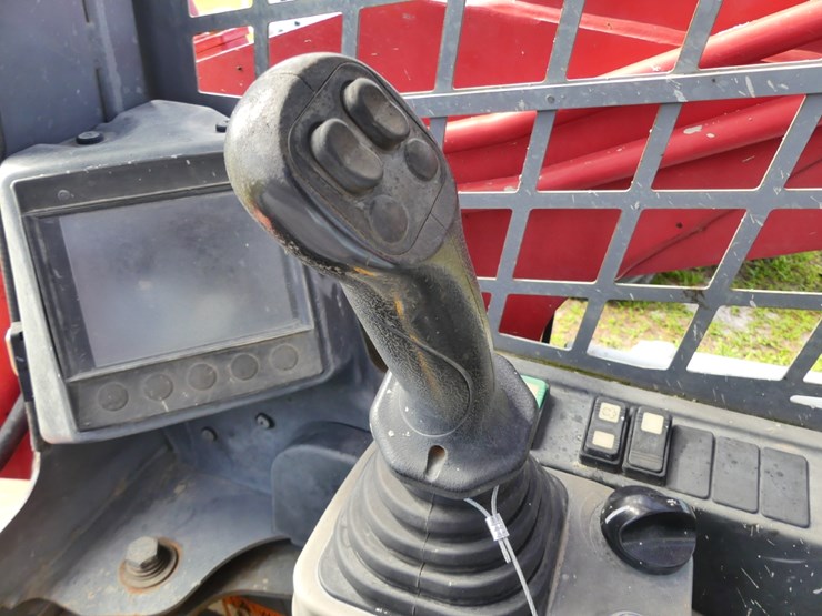 2020-takeuchi-tl8r2-image-12