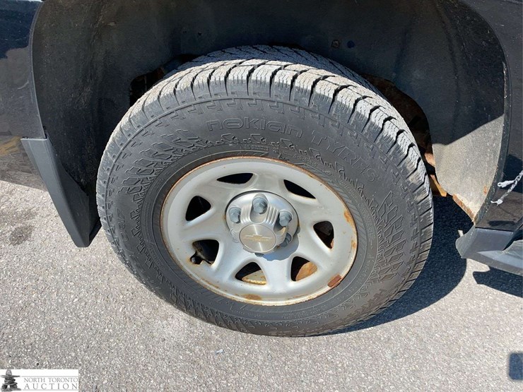 2019-chevrolet-suburban-image-24