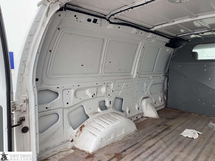 2011-ford-cargo-image-27