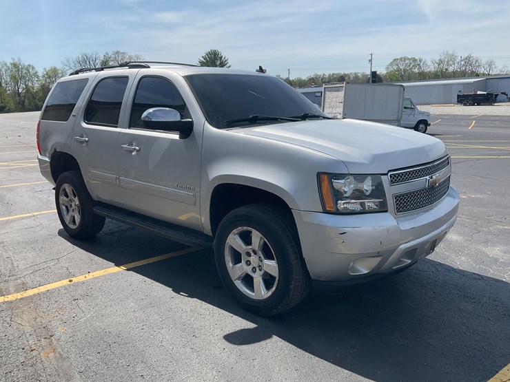 2011-chevrolet-tahoe-image-3