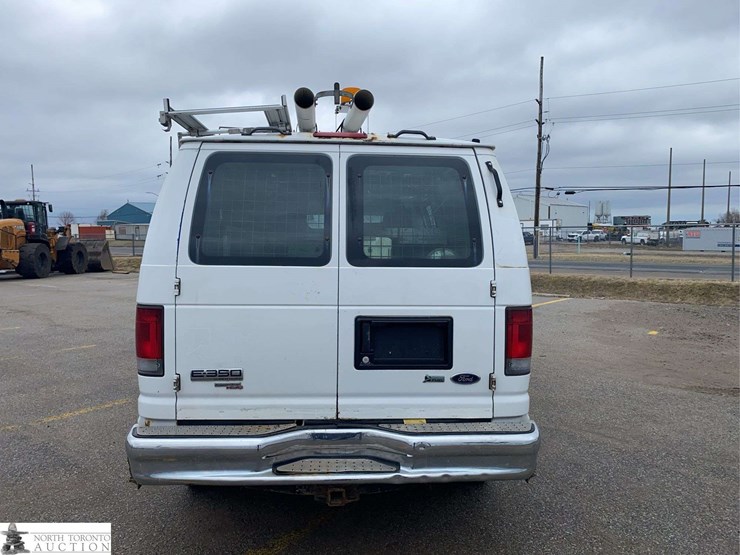 2011-ford-cargo-image-5