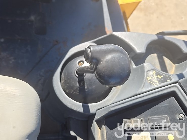 2010-deere-310sj-image-75