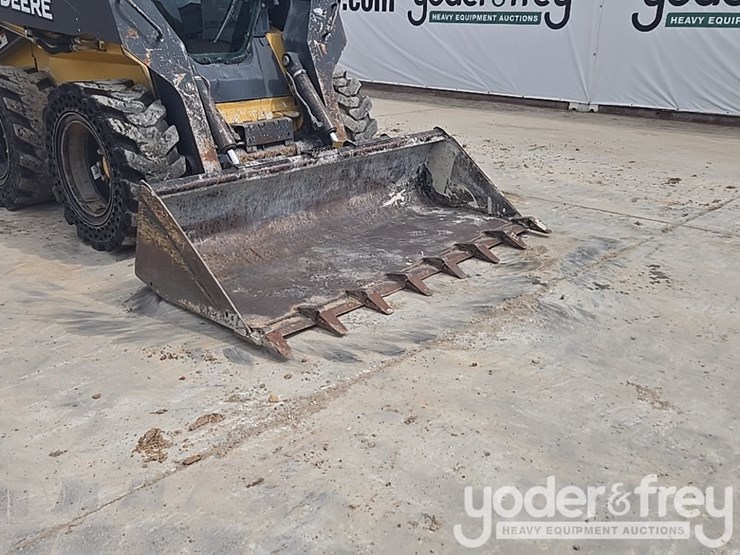 2011-deere-328d-image-16