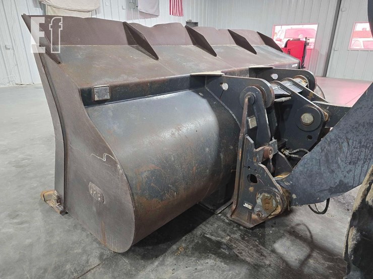 2017-deere-644k-image-12