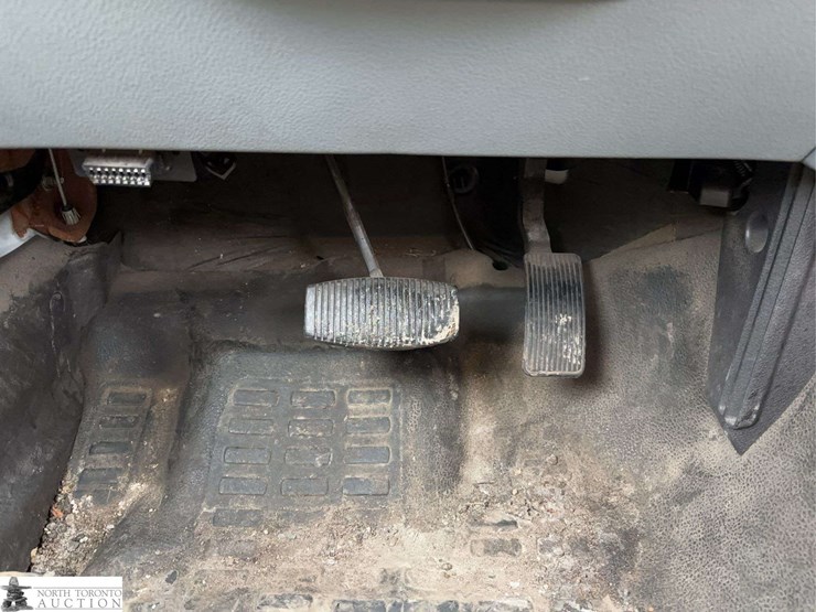 2012-ford-f550-image-36