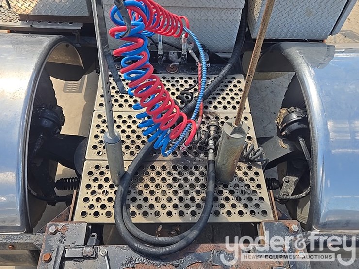 2014-kenworth-t880-image-67