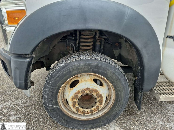 2011-ford-f550-image-21