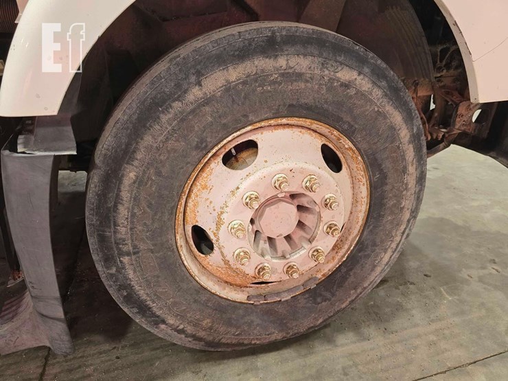 2008-volvo-vnm64200-image-26