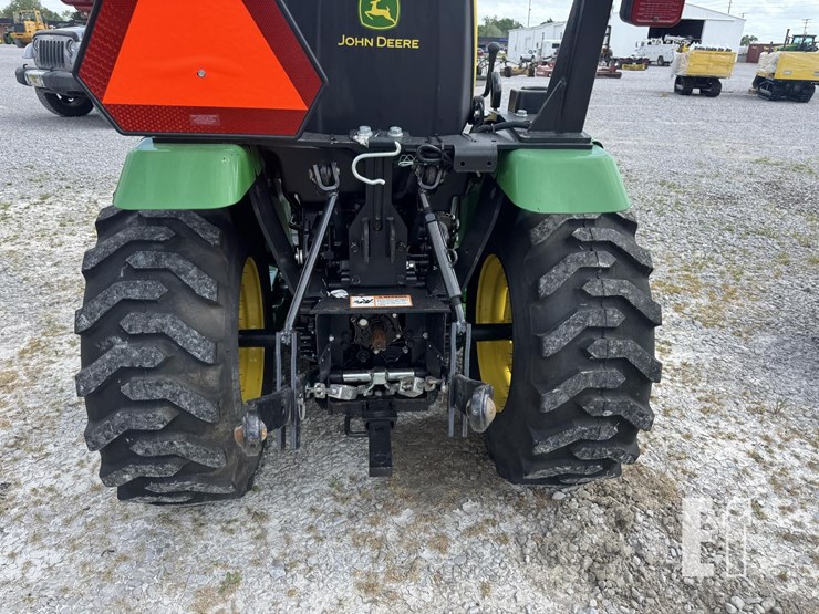 2025-john-deere-2025r-image-9