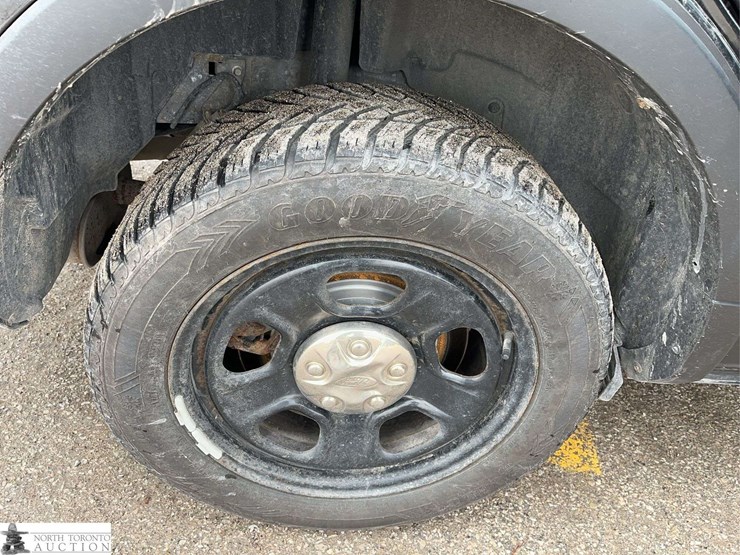 2017-ford-explorer-image-22