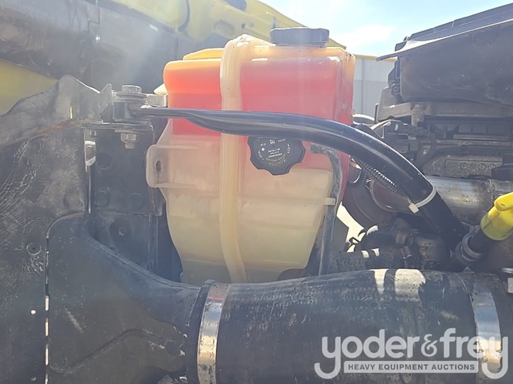 2014-freightliner-cascadia-113-image-73