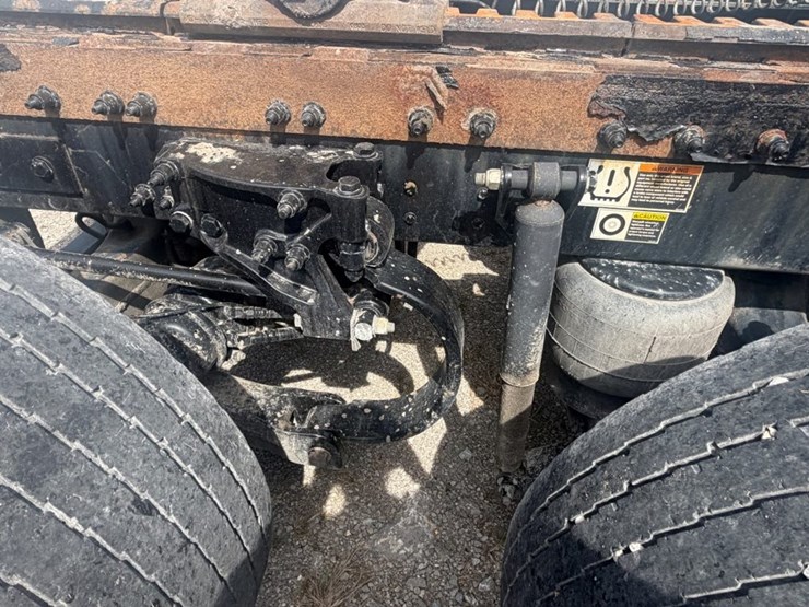 2019-peterbilt-567-image-14