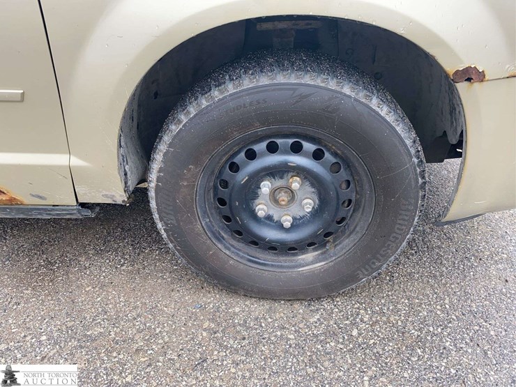 2010-dodge-grand-caravan-se-image-10