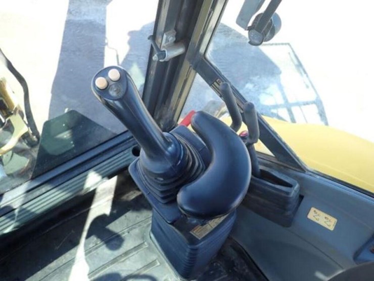 2012-new-holland-b95b-image-17