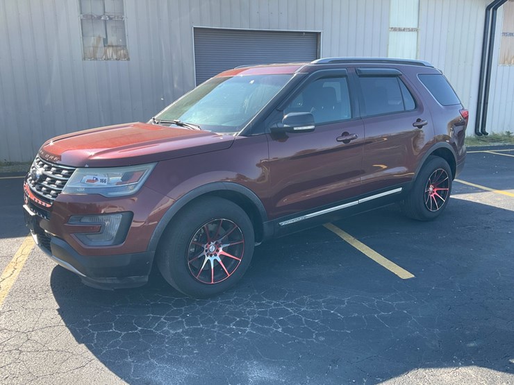 2016-ford-explorer-image-1