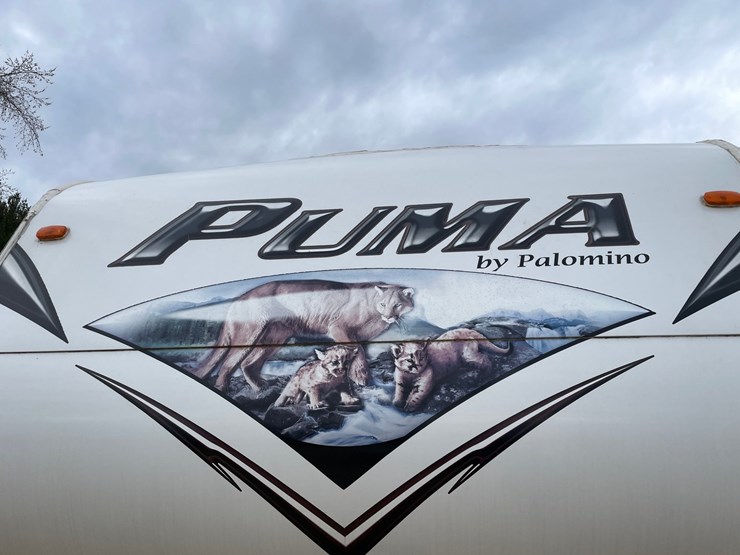 #201-•-2014-palomino-puma-253-fbs-27'-fifth-wheel-camper-(has-wi-title)-image-9
