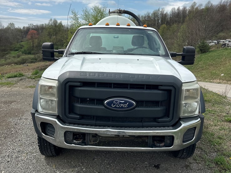 2012-ford-f550-image-2