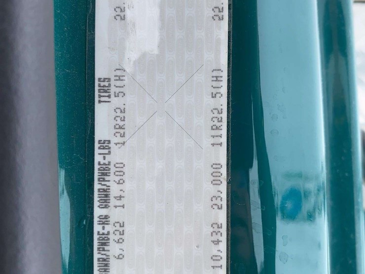 2011-freightliner-m2-106-image-49