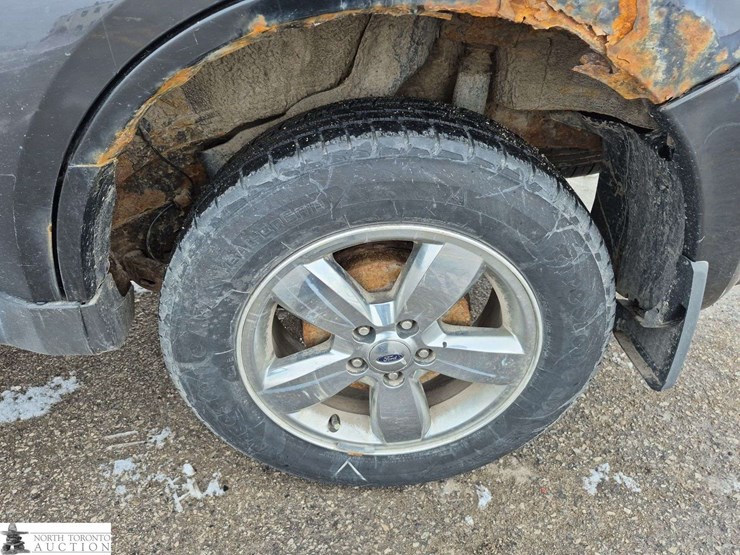 2011-ford-escape-xlt-image-24