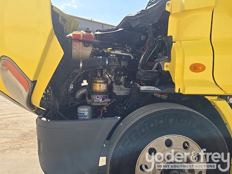 2014-freightliner-cascadia-113-image-65