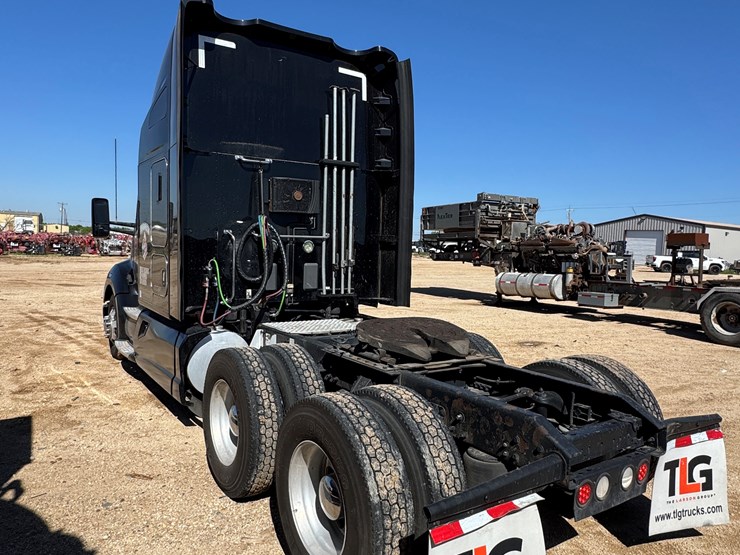2015-kenworth-t680-image-4